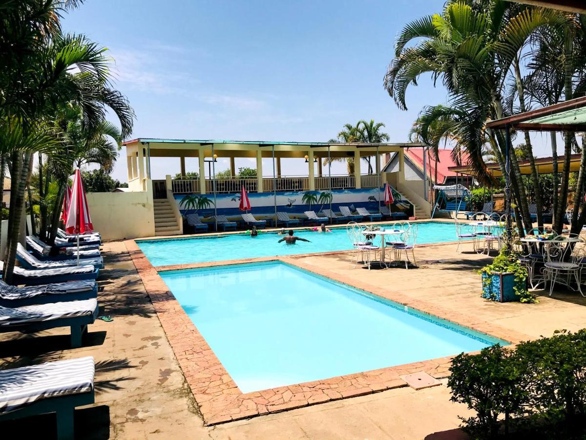 Hotel Les flots Bleu à Tananarive Extérieur photo
